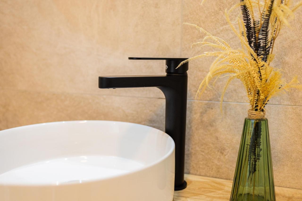 Florit Flats - The Port Avenue Apartment Valenza Esterno foto